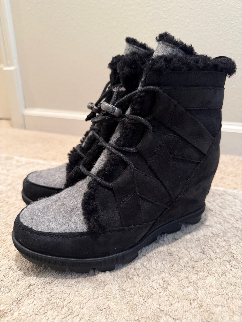 Sorel Joan of Arctic Wedge II Suede Lace Up Booties Size 6.5